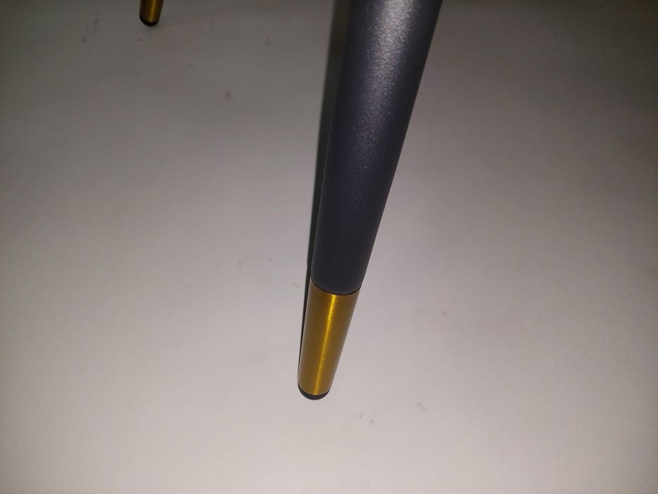 Трапезен стол в два цвята