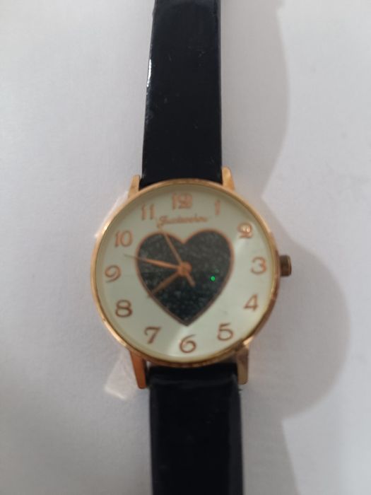 Vând ceas de damă elegant