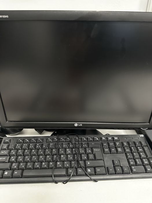 Продаю Мониторы