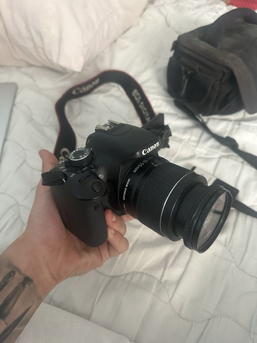 Перфектен - Canon EOS REBEL T3i