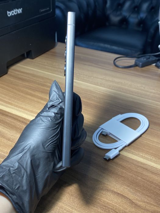 Samsung Galaxy s24 ultra • 256 GB • Titanium Black