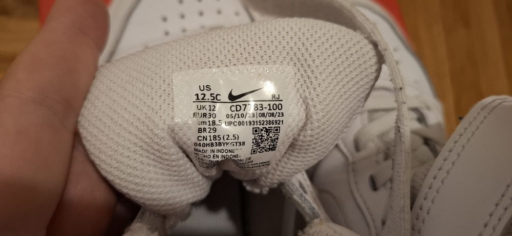 Adidasi ghete Nike Sportswear, masura 30 + articol vestimentar cadou