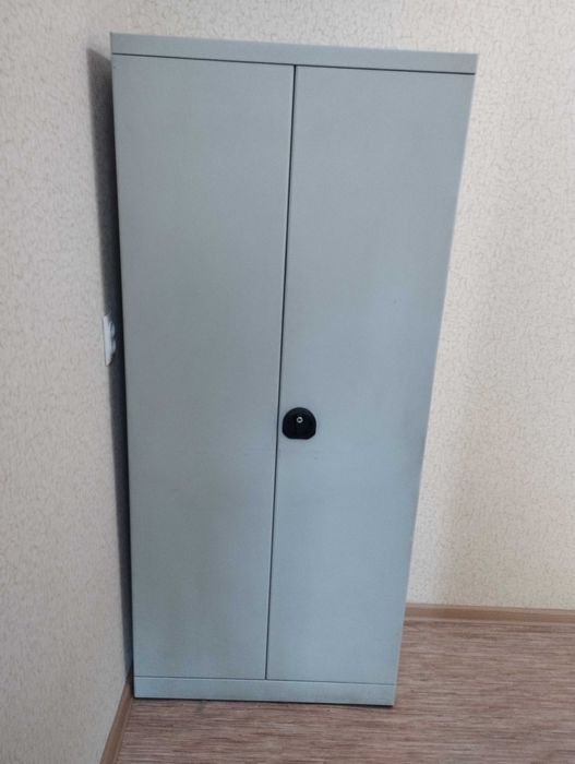 Продам металлический шкаф и сейф