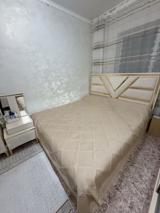 Продам спальный гарнитур