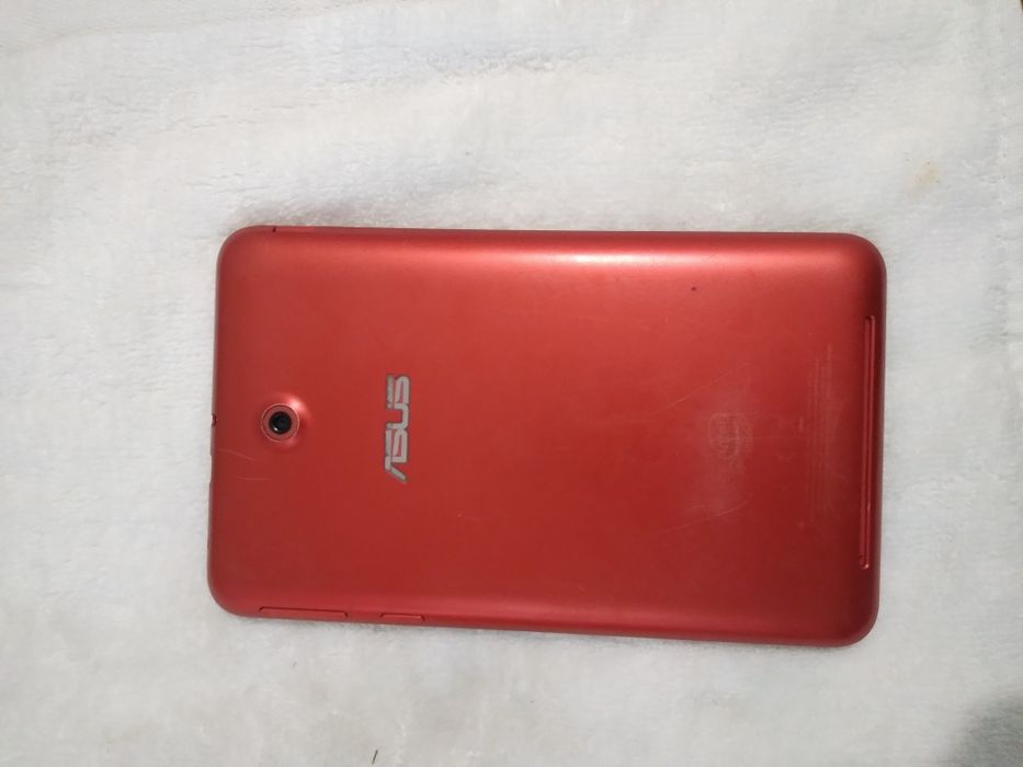 Продавам таблет asus k 013