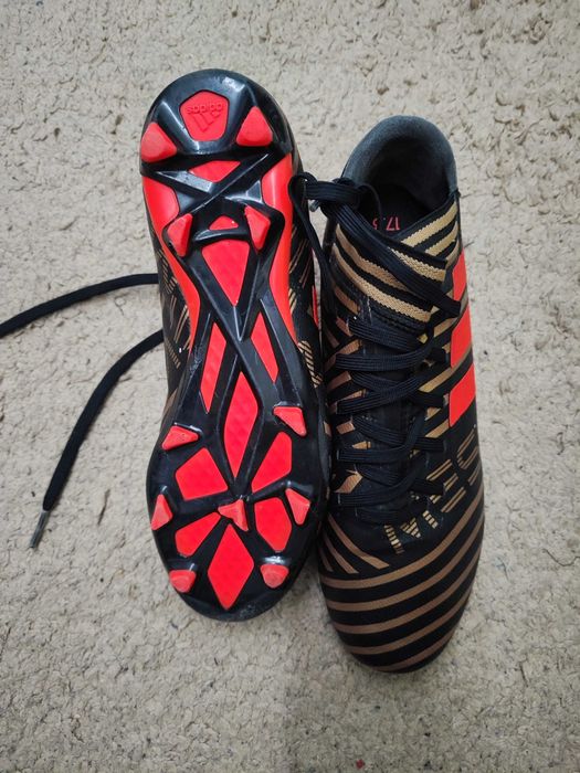 Детски бутонки адидас