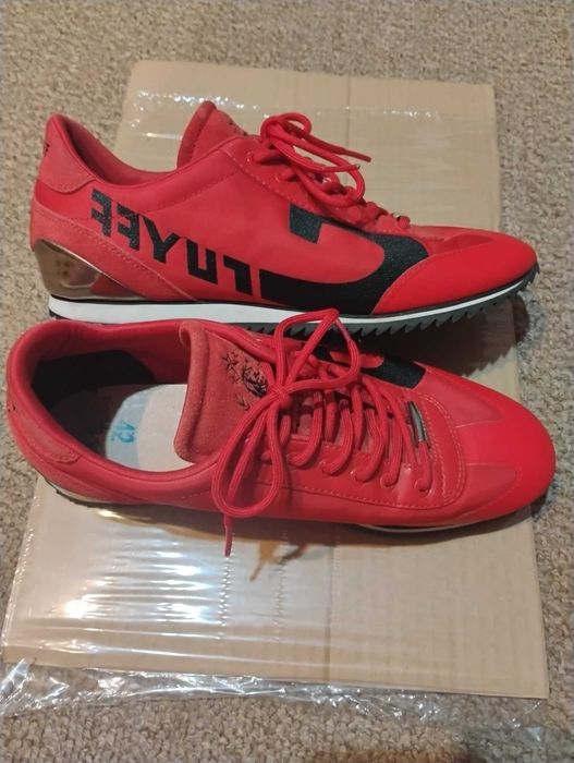 Два чифта спортни обувки на марките  NIKE И CRUYFF