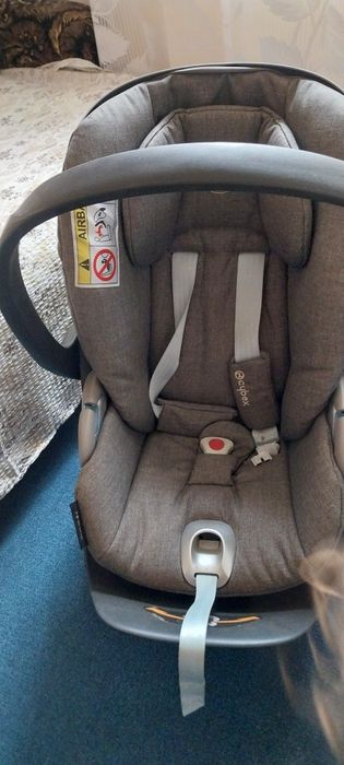 Scaun de mașină pentru bebe