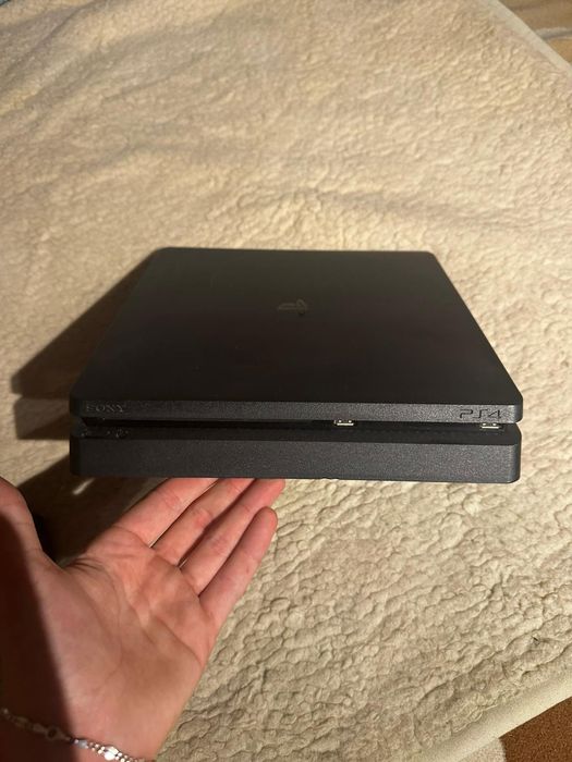 Vand ps4 slim impecabil