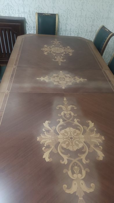 Стол стулья комплект в гостиную.