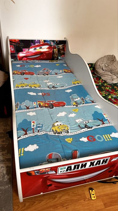 Продам кровать машину