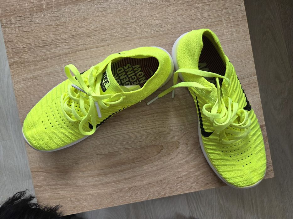 Маратонки NIKE и високи обувки на REPLAY