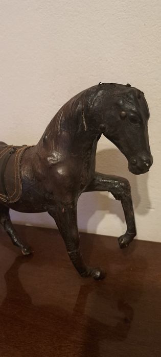 Стара статуетка Кон