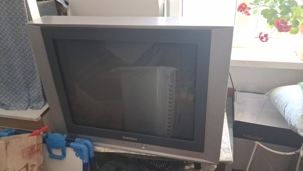 Продам телевизор