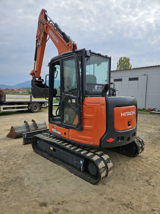 Excavator Hitachi 2022