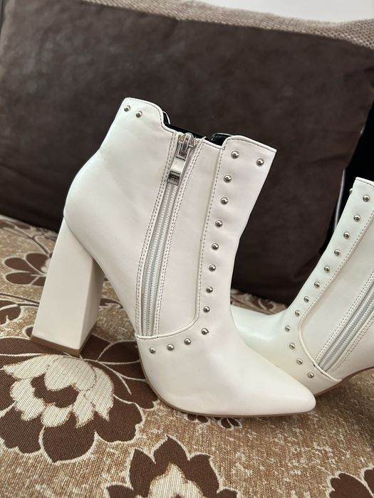Botine noi 38 albe