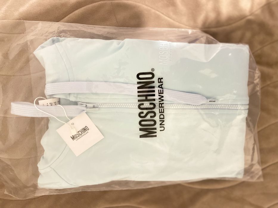 Суичер Moschino