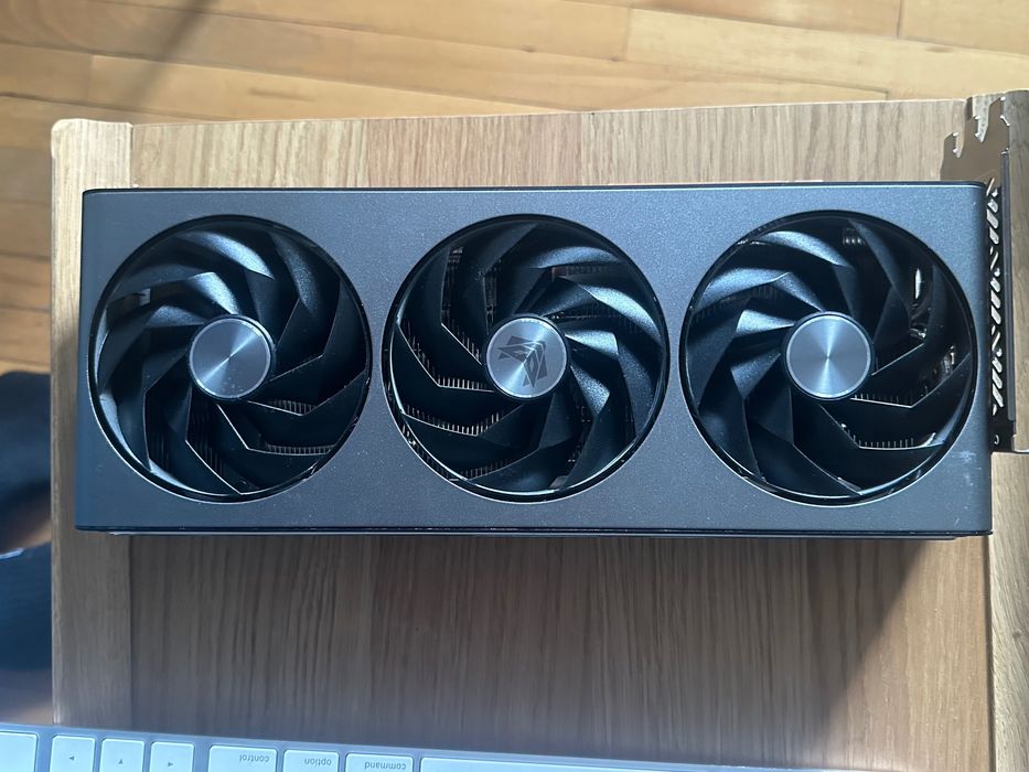 Placa video AMD Radeon RX 7700 XT Sapphire Nitro+ 12GB