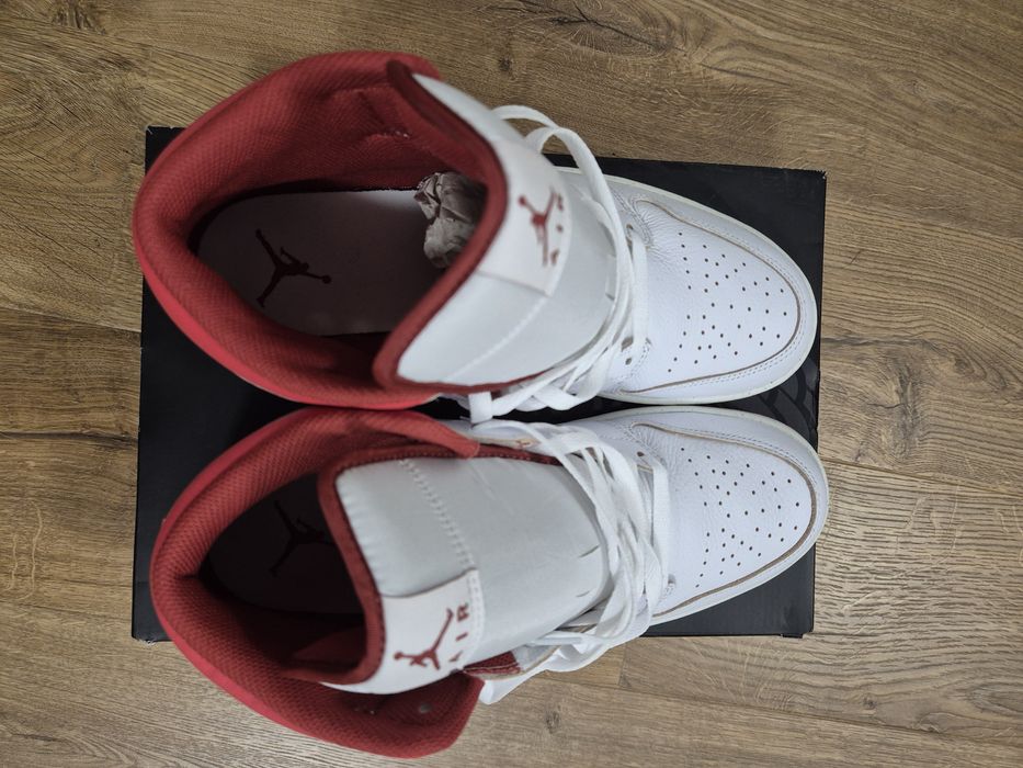 Air Jordan 1 Mid SE "Dune Red"