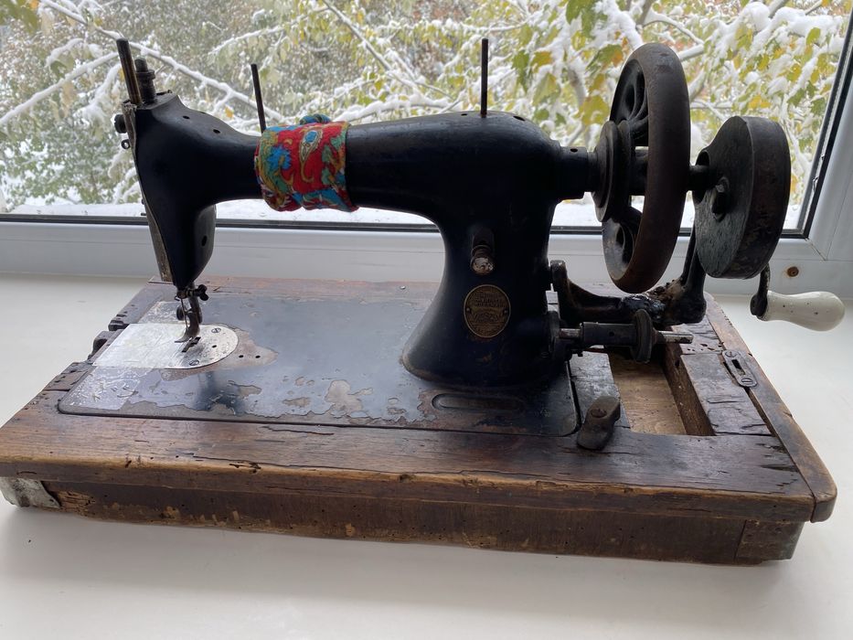 Продам швейную машинку