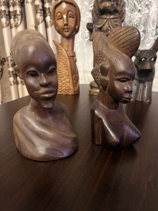 Busturi din lemn masiv