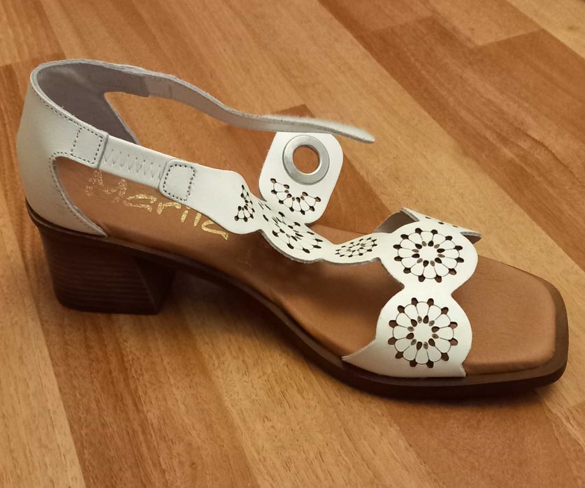 Sandale albe, din piele