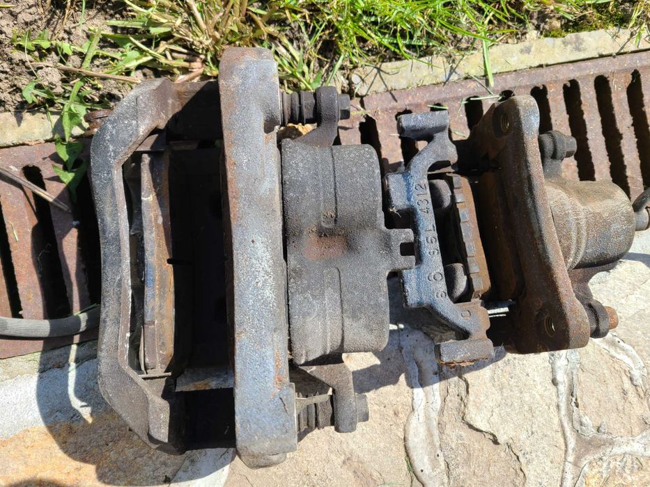 Спирачни апарати , задни дискове и накладки nissan infiniti