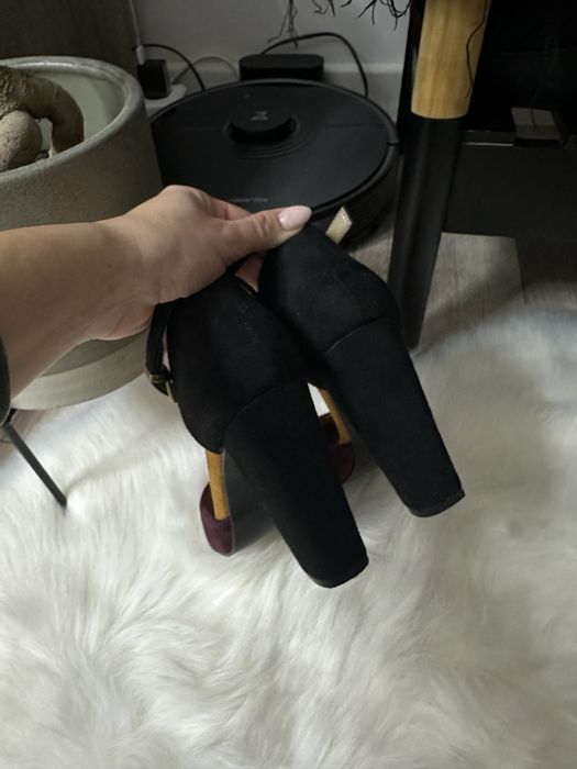 Pantofi cu toc gros din piele naturala