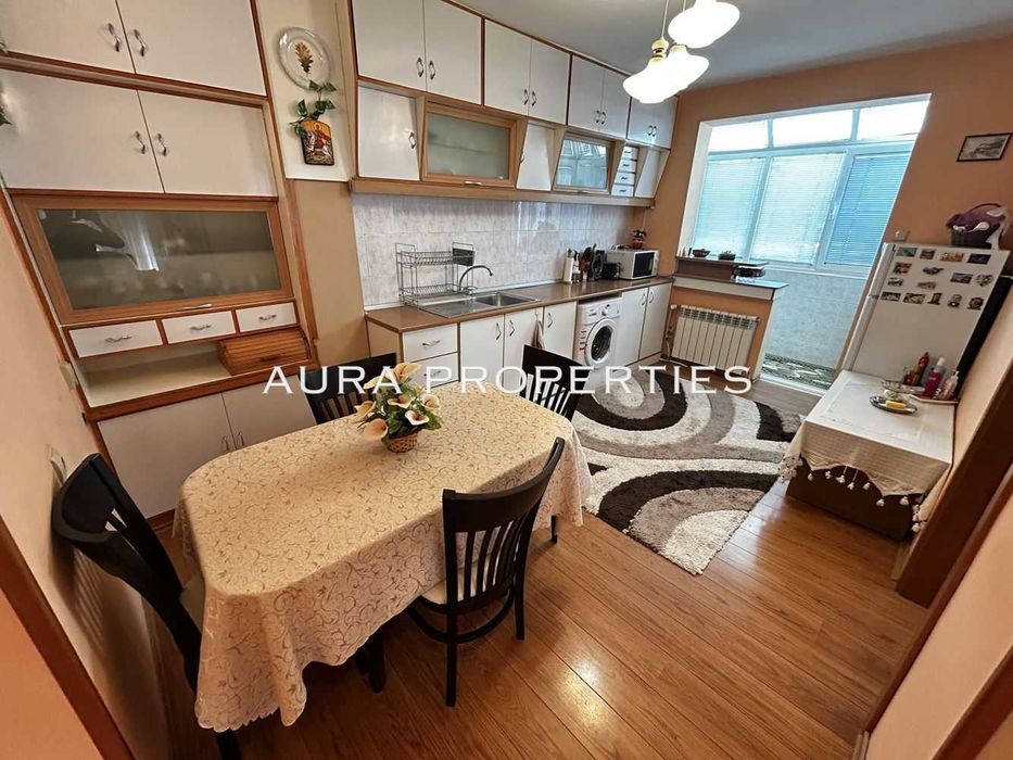 Дава се под наем Тристаен апартамент в Разград, Варош - 92 кв.м за 479.4 € - Снимка #2