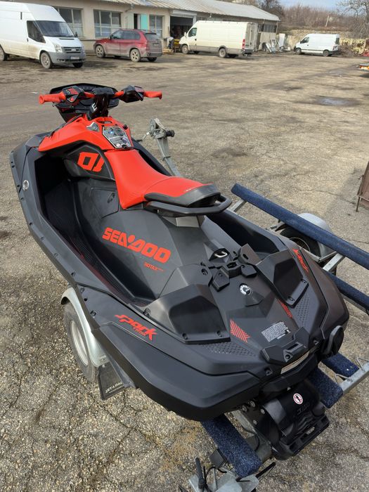 Джет Bombardier Sea Doo Spark Trixx 2021