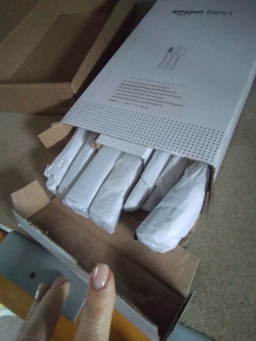 Комплект прибори за хранене Amazon Basics