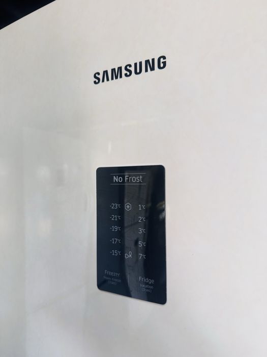 СРОЧНО продам Холодильник Samsung