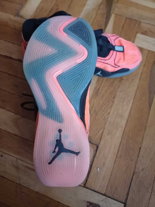 Маркови детски футболни и баскетболни обувки 38 номер