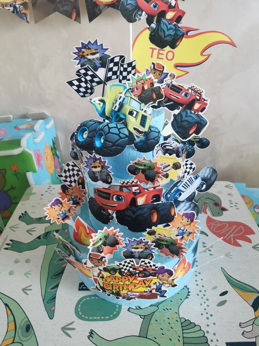Бутафорна торта на 3 етажа Пламъчко и машините, надпис