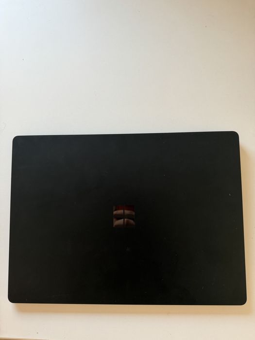 Vand !! urgent !! laptop Microsoft cu touch screen i5 gen 10th