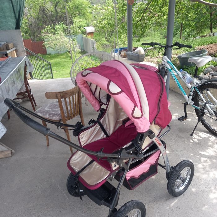 Детская коляска.