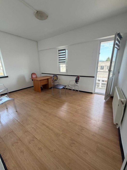 Închiriere birou 22 mp cu balcon