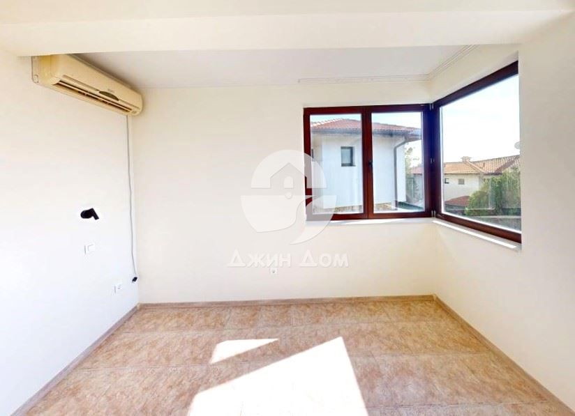 Просторна двуетажна къща в к-с „Бей Вю Вилас“, с. Кошарица