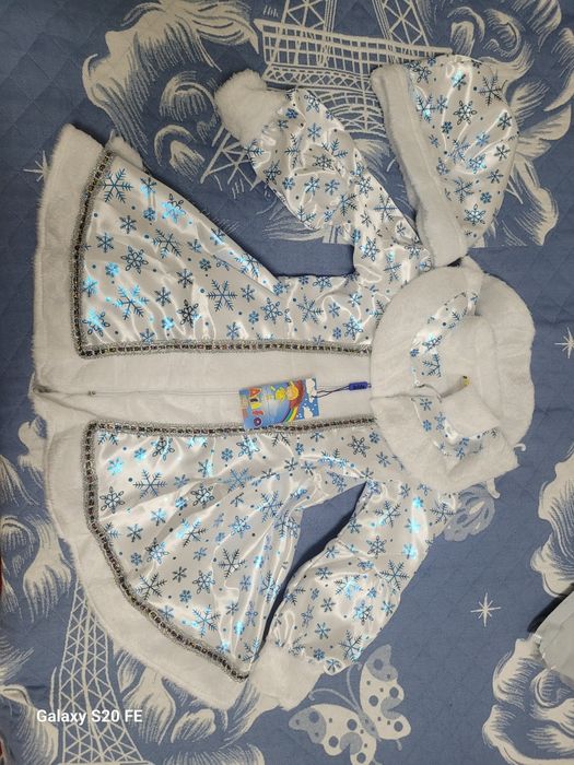 Карнавальный платье. Для девочки 3-4годика.