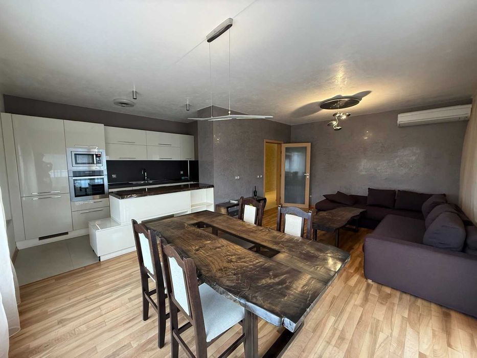 Дава се под наем Четиристаен апартамент в Пловдив, Кършияка - 150 кв.м за 897.6 € - Снимка #1