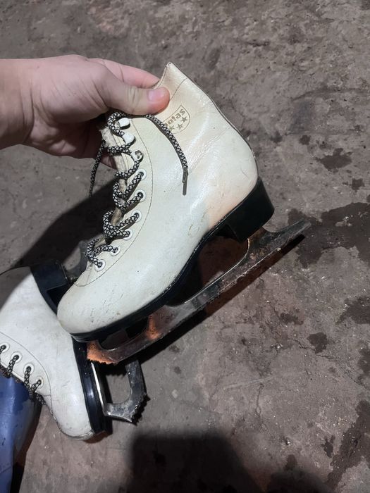 коньки продается 34размер