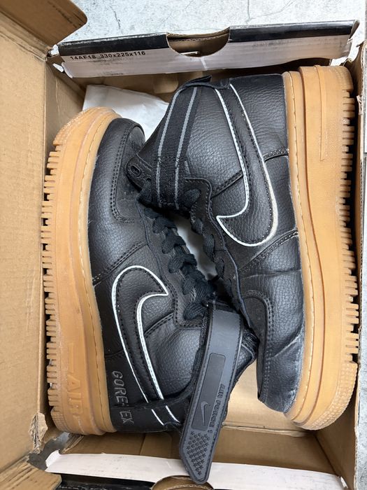 Демисезонные кроссовки Nike — 18 000 ₸