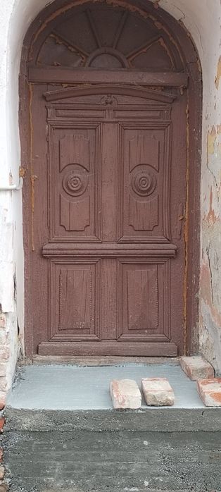 Ușă veche nemodificată