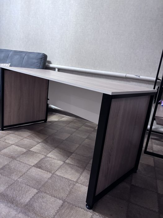 Письменный стол