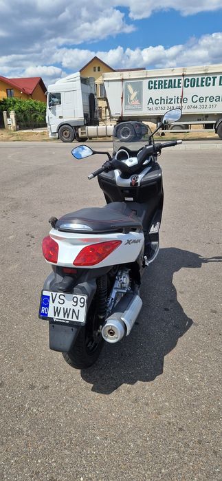 Maxi scuter Yamaha X-MAX 250