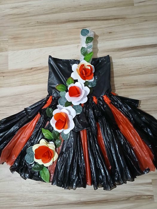 Rochii din materiale reciclabile pt fetita,mar 4-6 ani