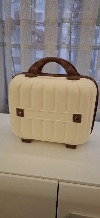 Куфарче за козметика за път