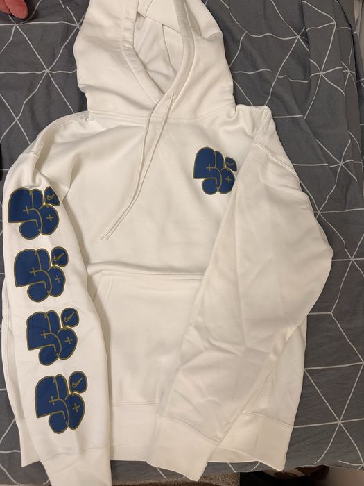 Бял Nike SB суичър не е обличан и веднъж!