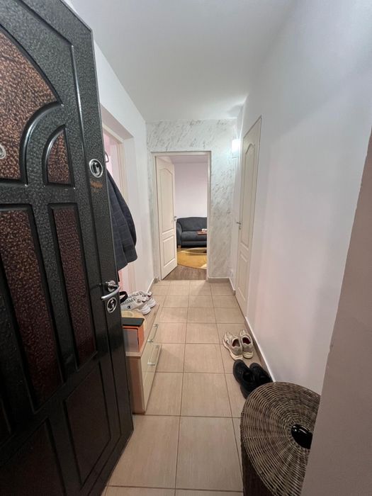 Apartament cu 2 camere de inchiriat parter str oituz complet mobilat 40mp tv internet la 3 minute de universitate mers pe jos