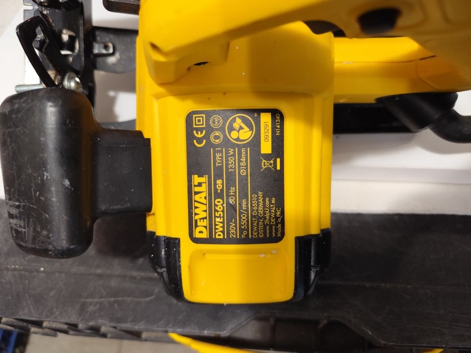 Коледна цена ръчен циркуляр Девалт DeWALT DWE560 184mm